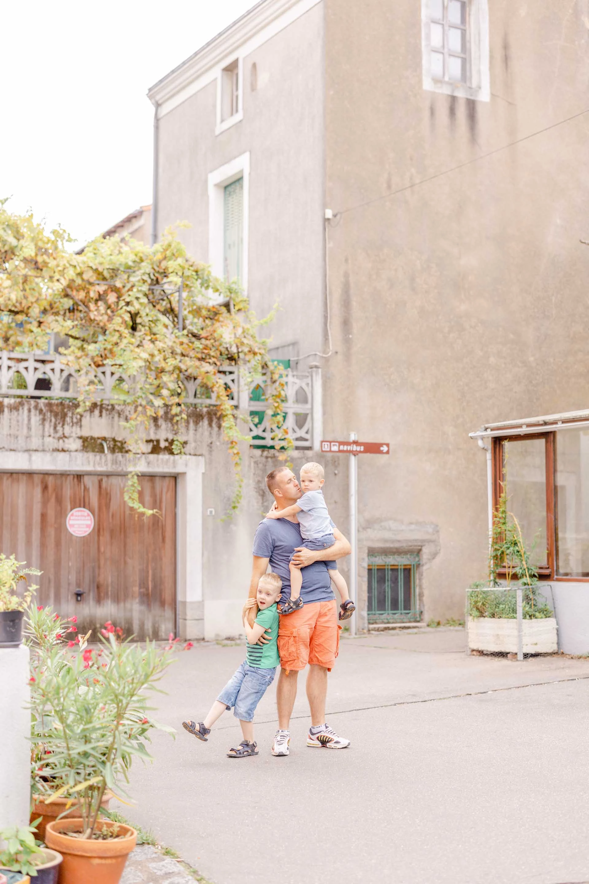 enfant plante d'intérieur gris marron saisons